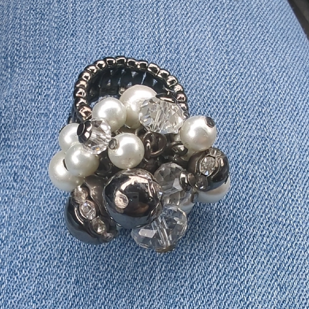 Cluster Pearl and Crystal Statement Stretch Ring - White & Silver